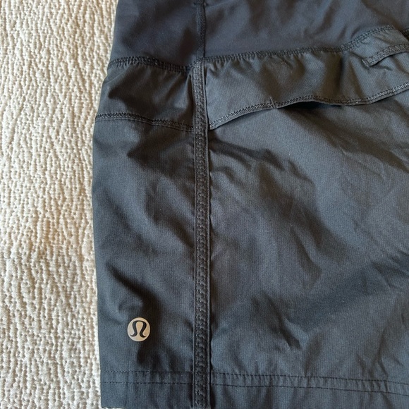 Black Lululemon running shorts size 6 - Picture 3 of 3